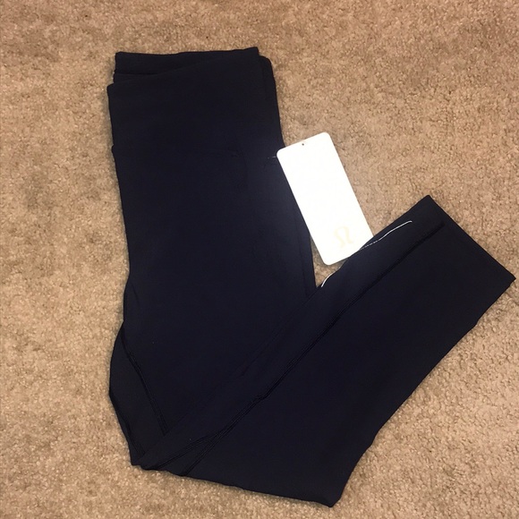 NWT LULULEMON LEAD THE PACK CROP MDNI SIZE 8 - Picture 1 of 2